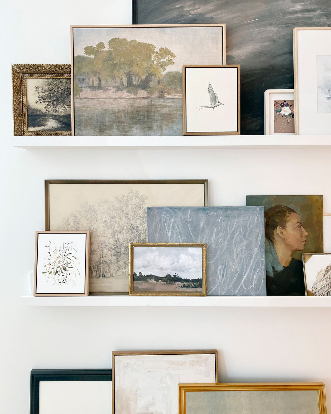 How to Arrange Picture Frames on a Wall